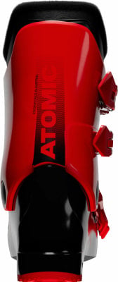 Roter Skischuh mit schwarzem Atomic-Logo und Aufschrift Engineered in Austria. Roter Skischuh mit schwarzem Atomic-Logo und Aufschrift Engineered in Austria.