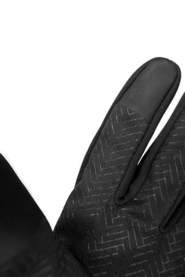 Detail eines schwarzen Handschuhs mit texturiertem Muster auf den Fingern. Detail eines schwarzen Handschuhs mit texturiertem Muster auf den Fingern.