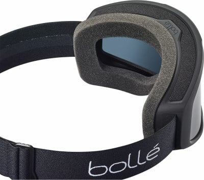 Detail einer Skibrille mit Schaumstoffdichtung und Logo-Riemen. Detail einer Skibrille mit Schaumstoffdichtung und Logo-Riemen.