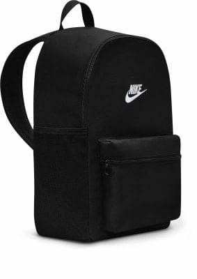 Schwarzer Nike-Rucksack mit weißem Logo und seitlicher Netztasche.