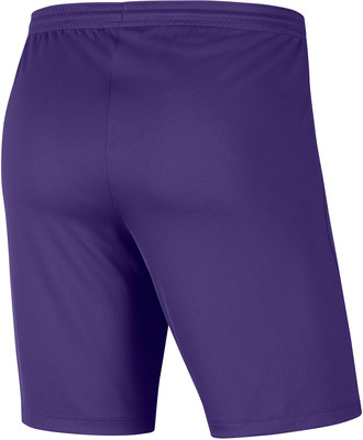Lila Shorts mit elastischem Bund und Kordelzug, aus flexiblem Material. Lila Shorts mit elastischem Bund und Kordelzug, aus flexiblem Material.