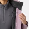 Egy Helly Hansen logóval és polár béléssel ellátott dzseki részlete.