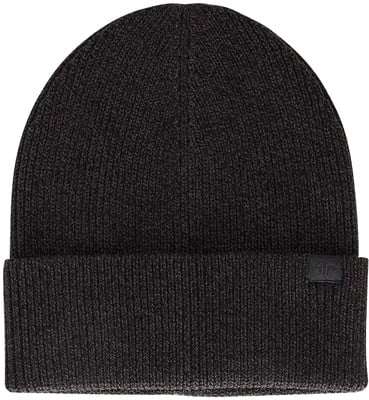 Schwarze Strickmütze mit umgeschlagener Krempe und Lederdetail. Schwarze Strickmütze mit umgeschlagener Krempe und Lederdetail.
