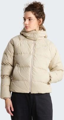 Damen-Daunenjacke in Beige mit Kapuze und Reißverschluss. Damen-Daunenjacke in Beige mit Kapuze und Reißverschluss.