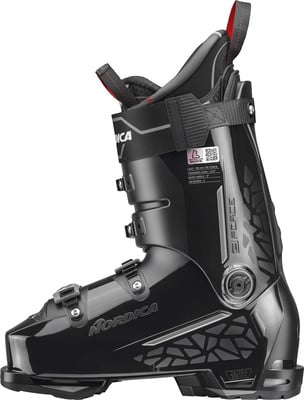 Schwarzer Nordica Skischuh mit verstellbaren Schnallen und Markenlogo. Schwarzer Nordica Skischuh mit verstellbaren Schnallen und Markenlogo.