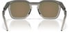 Graue Sonnenbrille mit braunen Spiegellinsen und transparentem Rahmen.