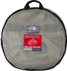 Eine runde Netz-Tasche von The North Face Base Camp Duffel L in Beige.