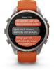 Eine Smartwatch zeigt eine Chat-Nachricht mit deutscher Textkonversation an.