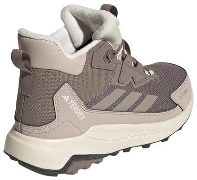 Női Adidas Terrex téli cipő Climawarm technológiával, taupe színben. Női Adidas Terrex téli cipő Climawarm technológiával, taupe színben.