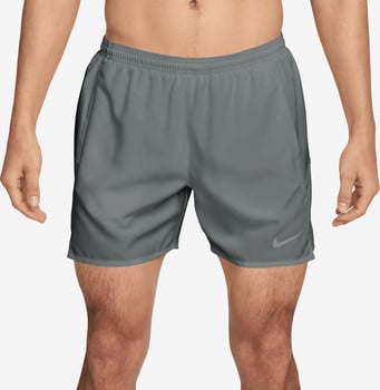 Herren-Laufshorts von Nike in Grau mit Logo.