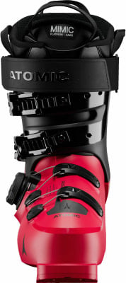 Rote Atomic Skischuhe mit schwarzen Schnallen und Logo. Rote Atomic Skischuhe mit schwarzen Schnallen und Logo.