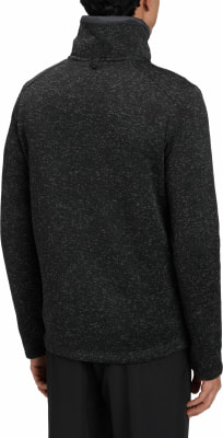 Rückansicht eines Mannes in einer schwarzen Fleecejacke mit hohem Kragen. Rückansicht eines Mannes in einer schwarzen Fleecejacke mit hohem Kragen.