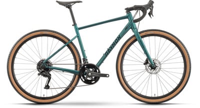 Grüner Gravelbike-Rahmen mit RAYMON-Logo und schwarzen Rädern.