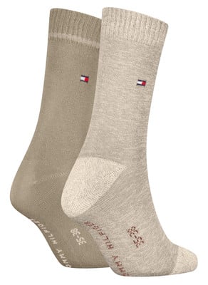 Két bézs Tommy Hilfiger zokni márkajelzéssel és mérettel. Két bézs Tommy Hilfiger zokni márkajelzéssel és mérettel.