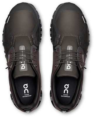 Oberansicht eines Paares wasserdichter On Cloud Laufschuhe. Oberansicht eines Paares wasserdichter On Cloud Laufschuhe.
