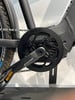 Nahaufnahme der Kurbel und Kette eines Riese & Müller E-Bikes.