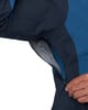 Detail einer Jacke mit offenem Reißverschluss und atmungsaktivem Mesh-Futter.