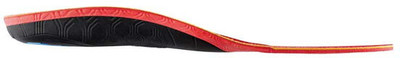 Eine rote und schwarze Einlegesohle für Schuhe mit anatomischer Form. Eine rote und schwarze Einlegesohle für Schuhe mit anatomischer Form.