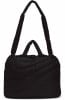 Schwarze gesteppte Tasche mit verstellbarem Riemen und Henkeln.