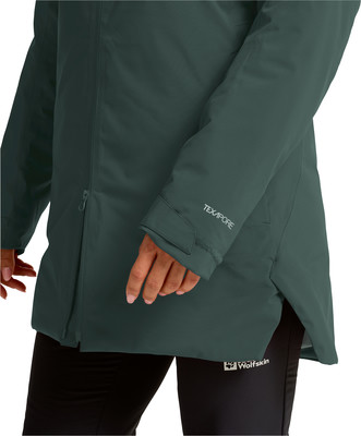 Jackendetail mit TEXAPORE-Schriftzug und Wolfskin-Logo. Jackendetail mit TEXAPORE-Schriftzug und Wolfskin-Logo.