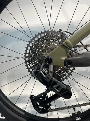 SRAM GX Schaltwerk am Mountainbike mit Kassette. SRAM GX Schaltwerk am Mountainbike mit Kassette.