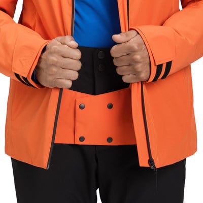 Detail einer orangefarbenen Jacke mit schwarzen Elementen, Hände halten den vorderen Teil. Detail einer orangefarbenen Jacke mit schwarzen Elementen, Hände halten den vorderen Teil.