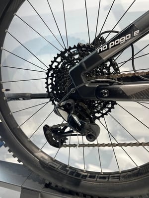SRAM-Schaltwerk an einem Mountainbike mit Kassette SRAM-Schaltwerk an einem Mountainbike mit Kassette