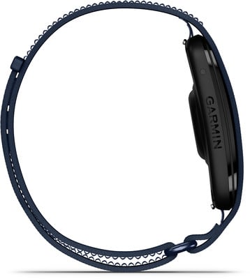 Dunkelblaues Uhrenarmband mit Garmin-Logo an der Seite. Dunkelblaues Uhrenarmband mit Garmin-Logo an der Seite.