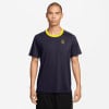 Herren-T-Shirt von Nike in Dunkelblau mit gelbem Kragen.