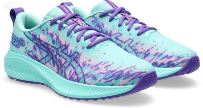 Blaue Laufschuhe mit lila und rosa Details und Asics-Logo. Blaue Laufschuhe mit lila und rosa Details und Asics-Logo.