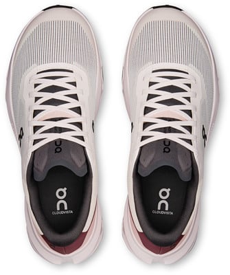 Zwei rosafarbene Laufschuhe mit weißen Schnürsenkeln und dunkler Sohle. Zwei rosafarbene Laufschuhe mit weißen Schnürsenkeln und dunkler Sohle.