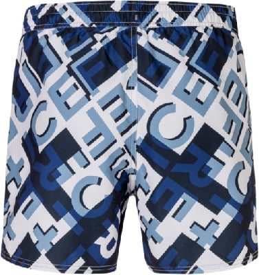 Badehose mit blauem und weißem Buchstabenmuster. Badehose mit blauem und weißem Buchstabenmuster.