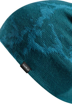 Eine blaue Mütze mit dem Odlo-Markenlogo auf einem Etikett. Eine blaue Mütze mit dem Odlo-Markenlogo auf einem Etikett.