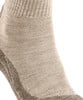 Detail der Textur einer Baumwollsocke mit feinem Rippenmuster oben.
