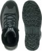 Draufsicht auf Wanderschuhe und Schuhsohle mit ausgeprägtem Profil.