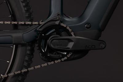Detail eines E-Mountainbikes mit Kette und ACID-Kurbelgarnitur. Detail eines E-Mountainbikes mit Kette und ACID-Kurbelgarnitur.