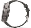 Detail der Seite einer Smartwatch mit Knöpfen und Armband.