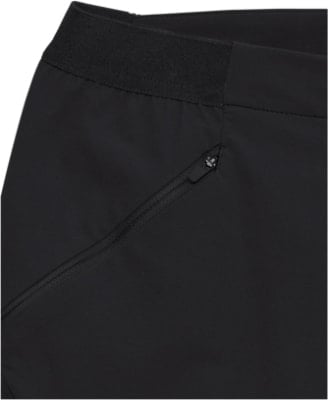 Detail eines schwarzen Stoffes mit Reißverschlusstasche oben. Detail eines schwarzen Stoffes mit Reißverschlusstasche oben.