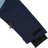 Dunkelblaue Jacke mit Wassertropfen und orangefarbenem Reißverschluss.