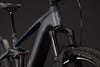 Detail eines modernen E-Mountainbikes mit Federung und Cube-Logo.