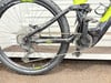 Das Hinterrad eines E-Bikes mit sichtbarem Schaltwerk, Kassette und Kette.