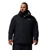 Ein Mann in einer schwarzen Kapuzenjacke mit Columbia-Logo auf der Brust.