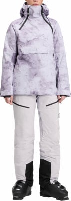 Damen-Skijacke und -hose mit abstraktem Muster und schwarzen Details. Damen-Skijacke und -hose mit abstraktem Muster und schwarzen Details.