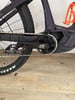 Nahaufnahme der Kette und Kurbel eines Bosch E-Mountainbikes.