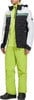 Ein Mann in Skibekleidung mit schwarzer Jacke und grüner Hose.