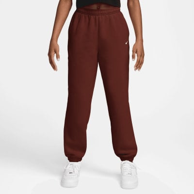 Nike Jogginghose für Damen in Dunkelbraun mit weißem Logo.