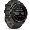 Schwarze Garmin Smartwatch mit Display, das Aktivitäten und Distanz anzeigt.