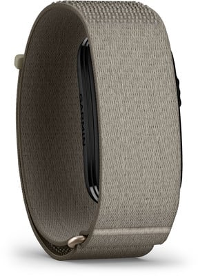 Ein Garmin Uhrenarmband aus beigem Stoff mit schwarzem Display. Ein Garmin Uhrenarmband aus beigem Stoff mit schwarzem Display.