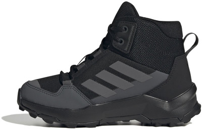 Fekete Adidas magas szárú túracipő szürke csíkokkal és masszív talppal. Fekete Adidas magas szárú túracipő szürke csíkokkal és masszív talppal.