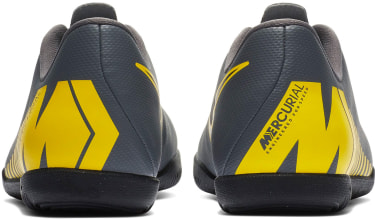 Vaporx 12 Club GS IC gyerek teremfocicipő